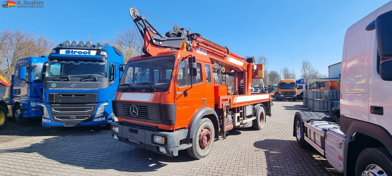 Mercedes-Benz 1722 Dachdeckerkran Cormach 30000 TECH, - Lastbil med kran, Lastbil med lad: billede 1 Mercedes-Benz 1722 Dachdeckerkran Cormach 30000 TECH, - Lastbil med kran, Lastbil med lad: billede 1