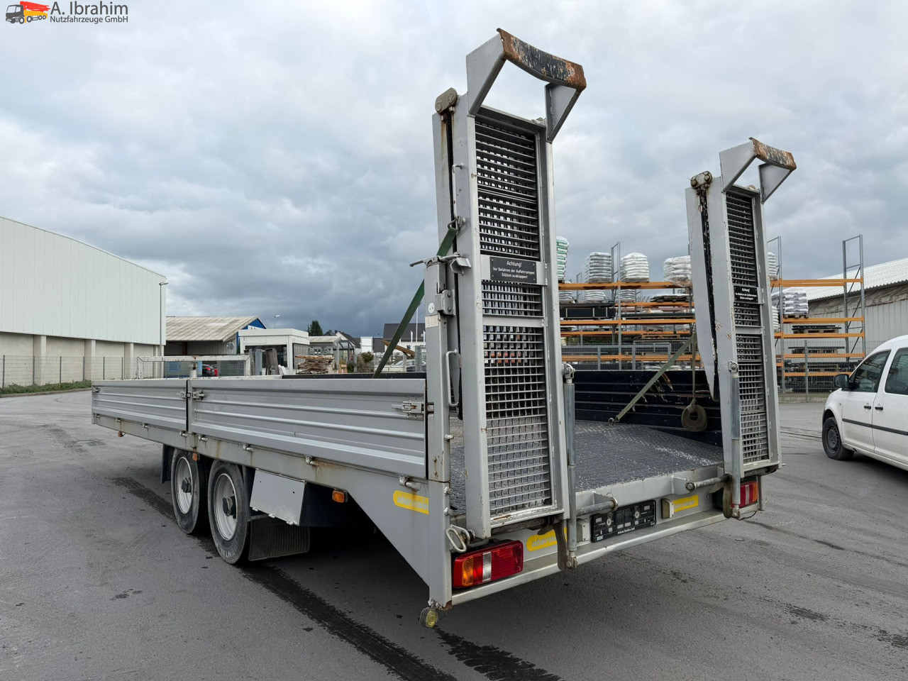 Nedbygget platform påhængsvogn til transportering tungemaskiner Obermaier TUE110 SDAH Tieflader | | Trommelbremse | Rampen | 7.2 Plattform | Stützfuß vorne: billede 10