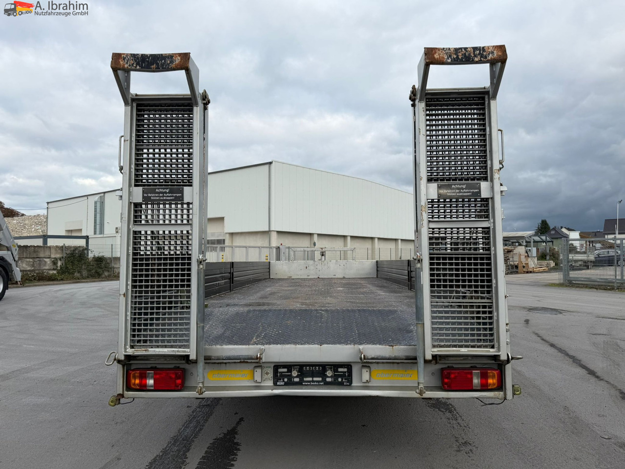 Nedbygget platform påhængsvogn til transportering tungemaskiner Obermaier TUE110 SDAH Tieflader | | Trommelbremse | Rampen | 7.2 Plattform | Stützfuß vorne: billede 11