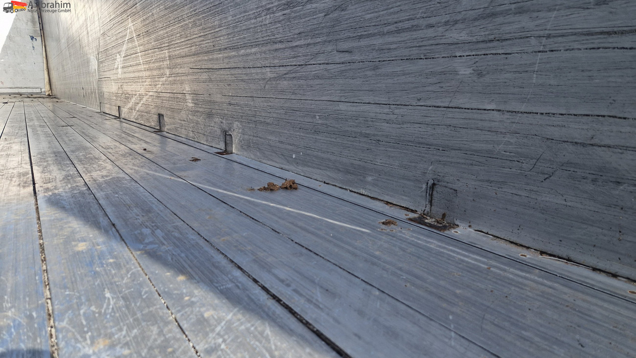 Schmitz SW 24 Schubboden, Liftachse,Ersatzradhalterung Kabelfernbedienung, Trichter - Walking floor sættevogn: billede 3 Schmitz SW 24 Schubboden, Liftachse,Ersatzradhalterung Kabelfernbedienung, Trichter - Walking floor sættevogn: billede 3