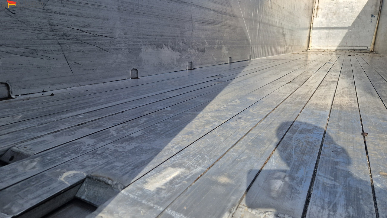 Schmitz SW 24 Schubboden, Liftachse,Ersatzradhalterung Kabelfernbedienung, Trichter - Walking floor sættevogn: billede 2 Schmitz SW 24 Schubboden, Liftachse,Ersatzradhalterung Kabelfernbedienung, Trichter - Walking floor sættevogn: billede 2