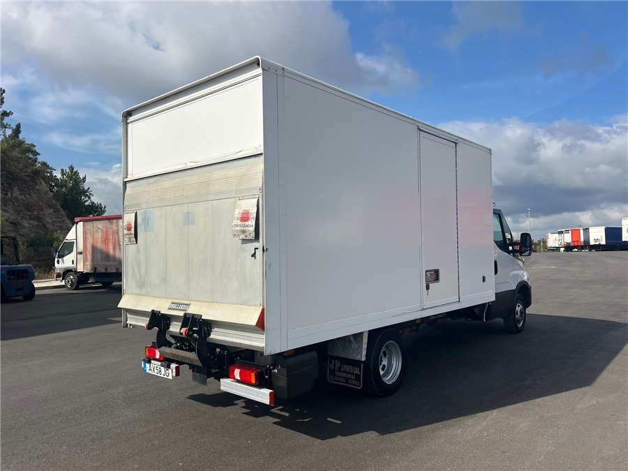 Iveco 35C16HA8 - Varebil med kasse: billede 4 Iveco 35C16HA8 - Varebil med kasse: billede 4