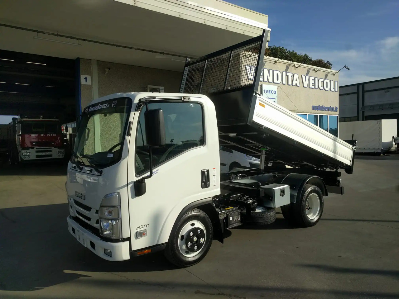 ISUZU NNR M21 T - Ladbil med tip: billede 4 ISUZU NNR M21 T - Ladbil med tip: billede 4