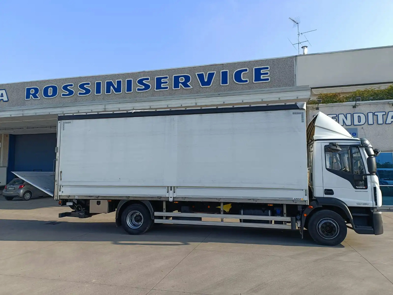 IVECO EUROCARGO 140E28P - Lastbil med presenning: billede 3 IVECO EUROCARGO 140E28P - Lastbil med presenning: billede 3