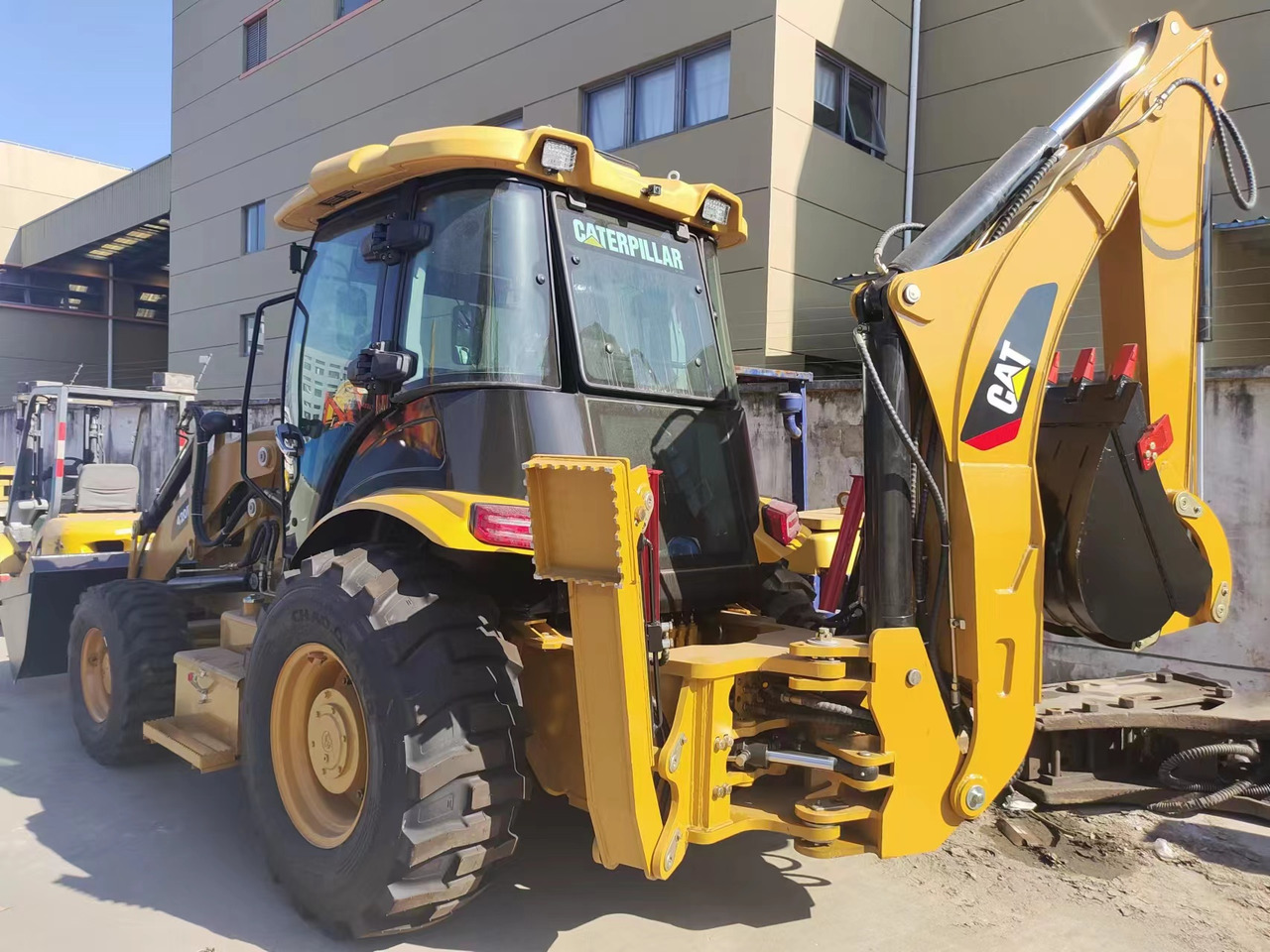 CATERPILLAR 420F - Gravelæssemaskine: billede 1 CATERPILLAR 420F - Gravelæssemaskine: billede 1