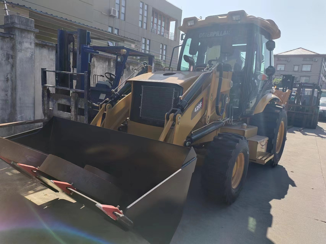 CATERPILLAR 420F - Gravelæssemaskine: billede 2 CATERPILLAR 420F - Gravelæssemaskine: billede 2