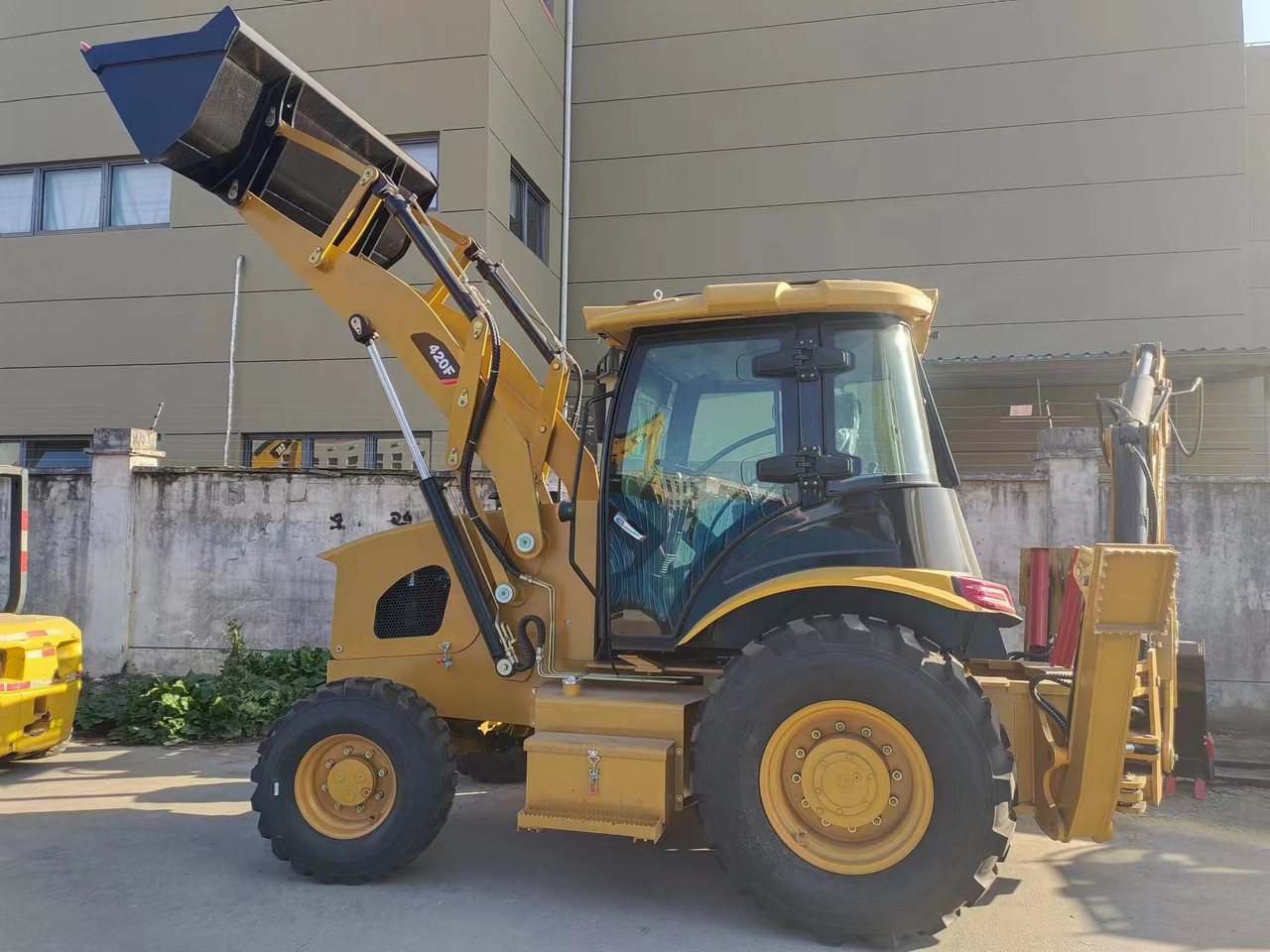 CATERPILLAR 420f - Gravelæssemaskine: billede 1 CATERPILLAR 420f - Gravelæssemaskine: billede 1