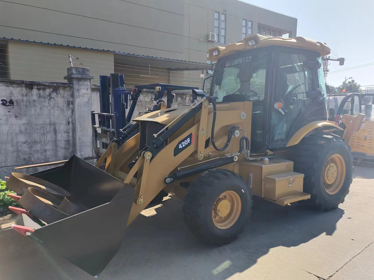 CATERPILLAR 420f - Gravelæssemaskine: billede 3 CATERPILLAR 420f - Gravelæssemaskine: billede 3