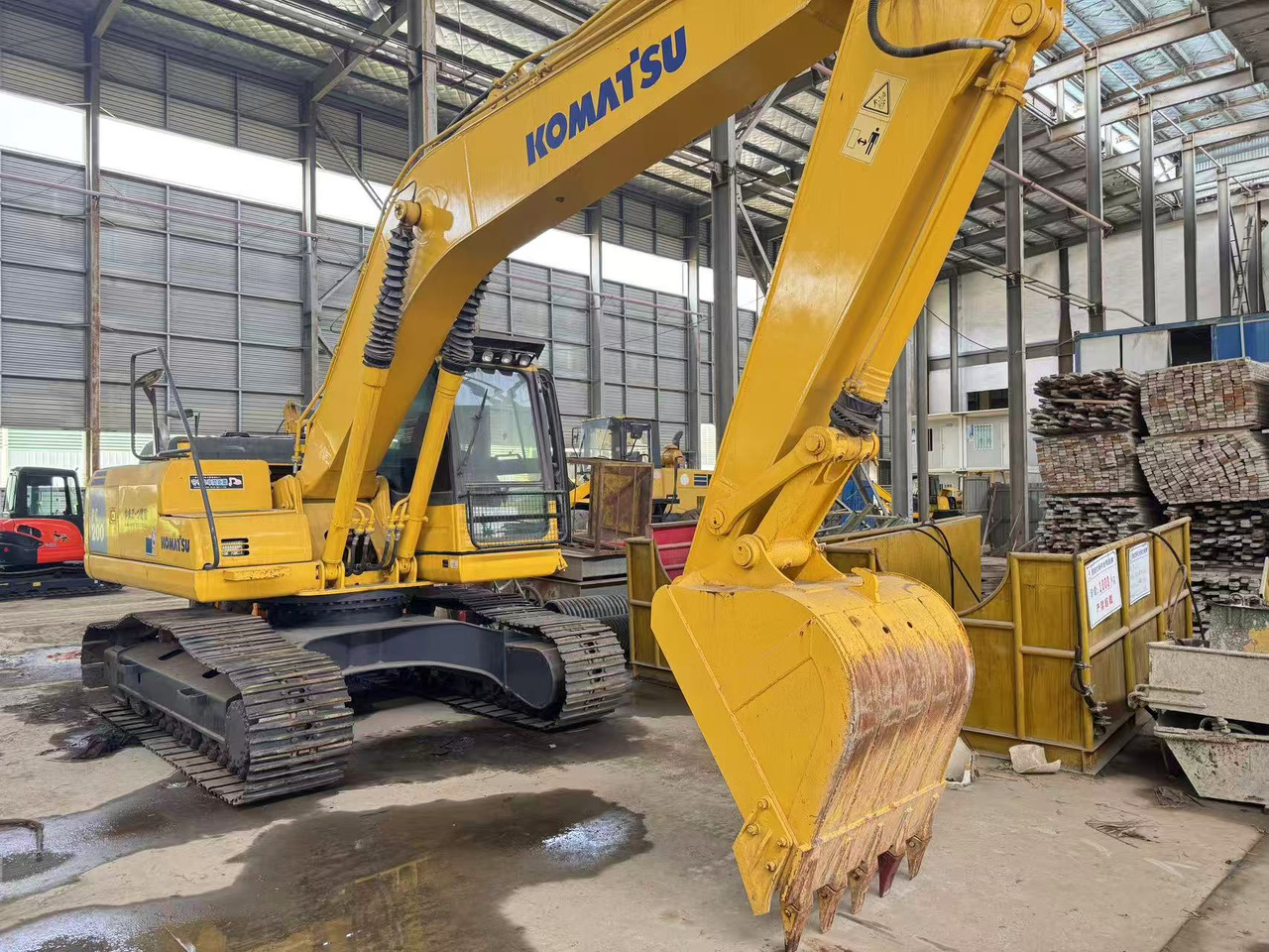 KOMATSU PC200-8 - Bæltegravemaskine: billede 1 KOMATSU PC200-8 - Bæltegravemaskine: billede 1