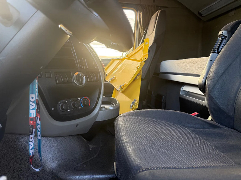 Leje en DAF XF 105.460 Tractor unit DAF XF 105.460 Tractor unit: billede 17