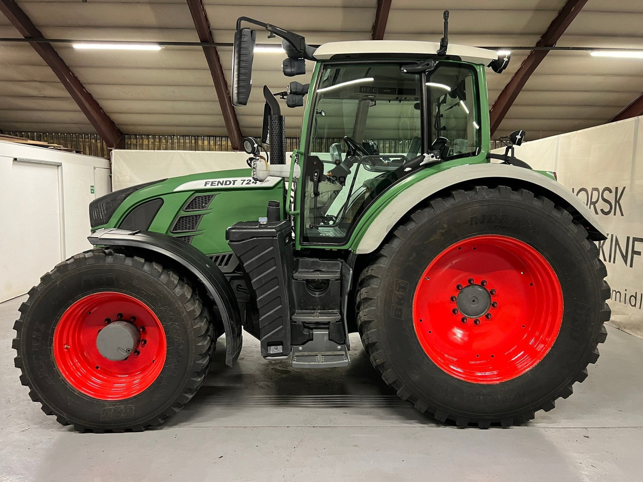 Fendt 724 Vario #TAR INNBYTTE# KAN LEVERES MED ANDRE DEKK# - Traktor: billede 1 Fendt 724 Vario #TAR INNBYTTE# KAN LEVERES MED ANDRE DEKK# - Traktor: billede 1