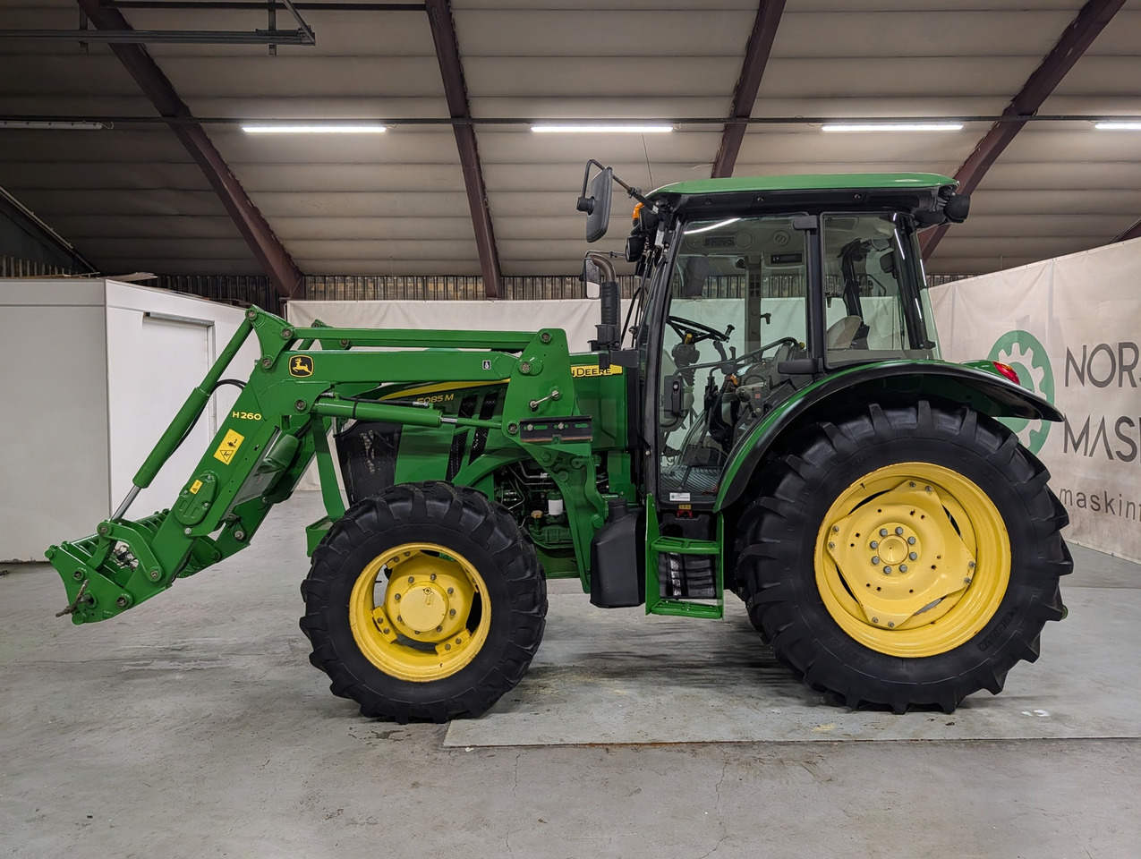 John Deere 5085M - Traktor: billede 2 John Deere 5085M - Traktor: billede 2