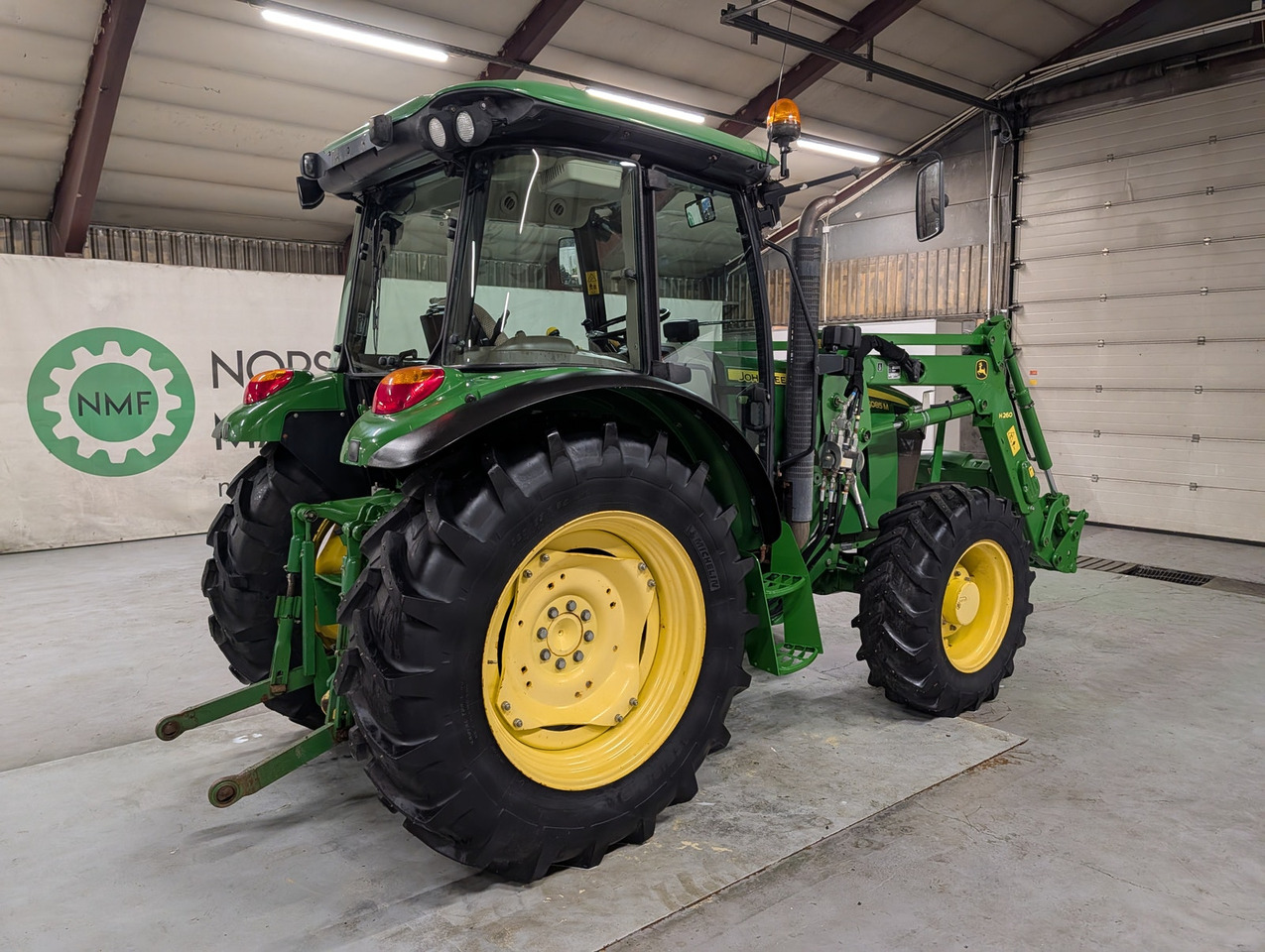 John Deere 5085M - Traktor: billede 5 John Deere 5085M - Traktor: billede 5