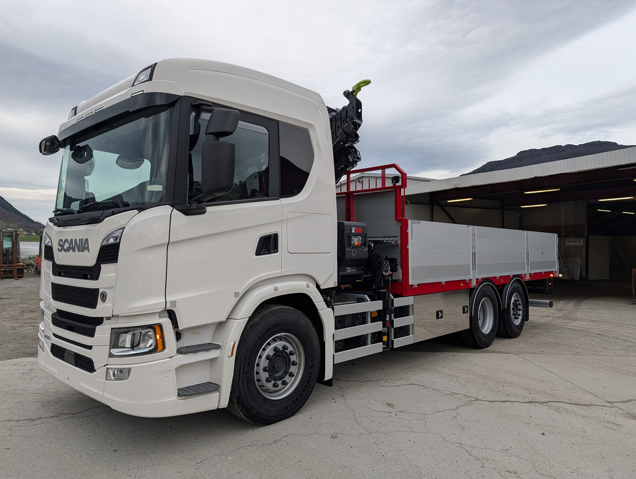 Scania G420 6x2 med HIAB 232-E5 Hipro og MCE påbygg - Lastbil med lad, Lastbil med kran: billede 3 Scania G420 6x2 med HIAB 232-E5 Hipro og MCE påbygg - Lastbil med lad, Lastbil med kran: billede 3