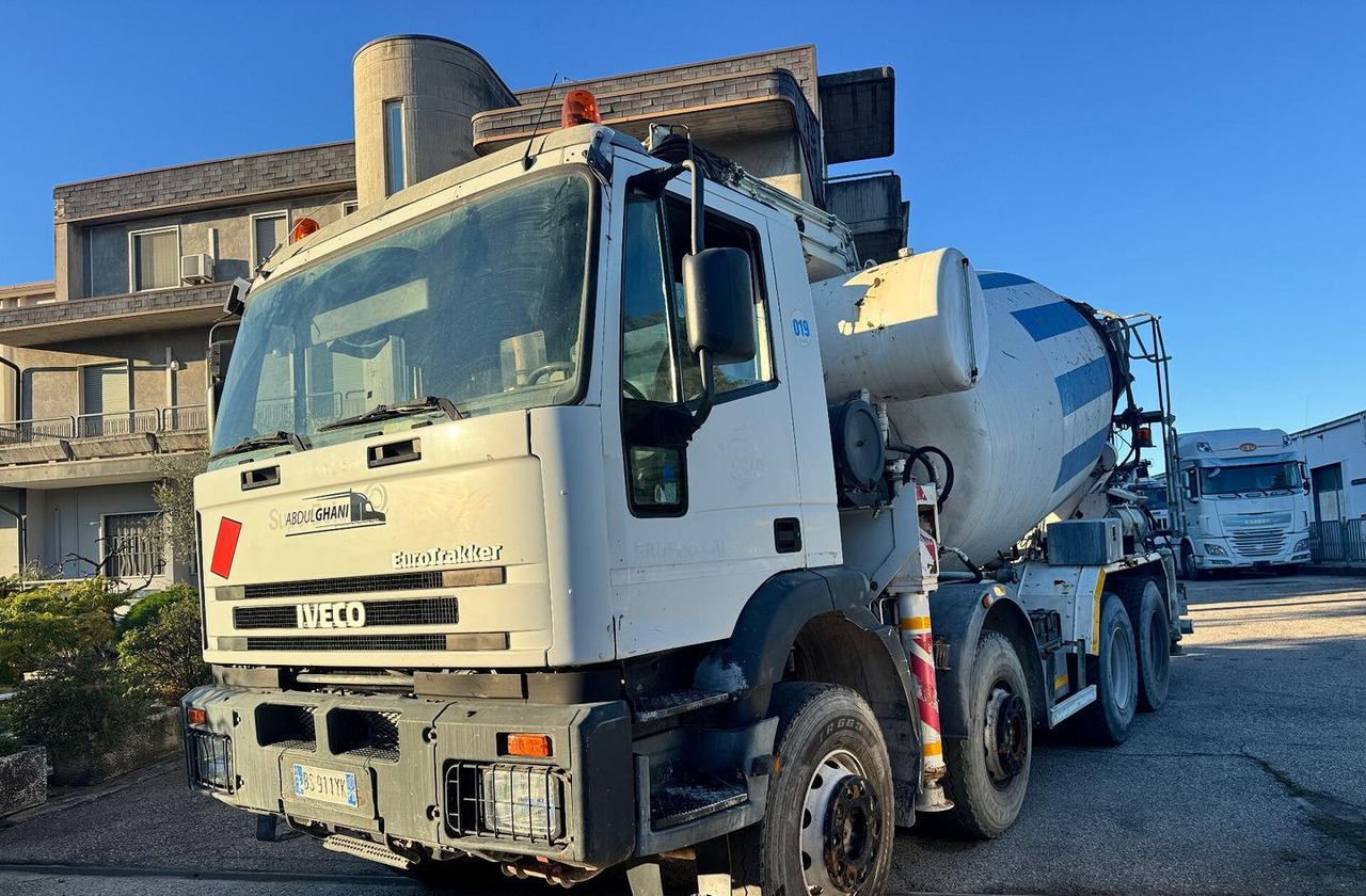Betonpompa CIFA Iveco Trakker 410E44 - Betonbil med pumpe: billede 5 Betonpompa CIFA Iveco Trakker 410E44 - Betonbil med pumpe: billede 5