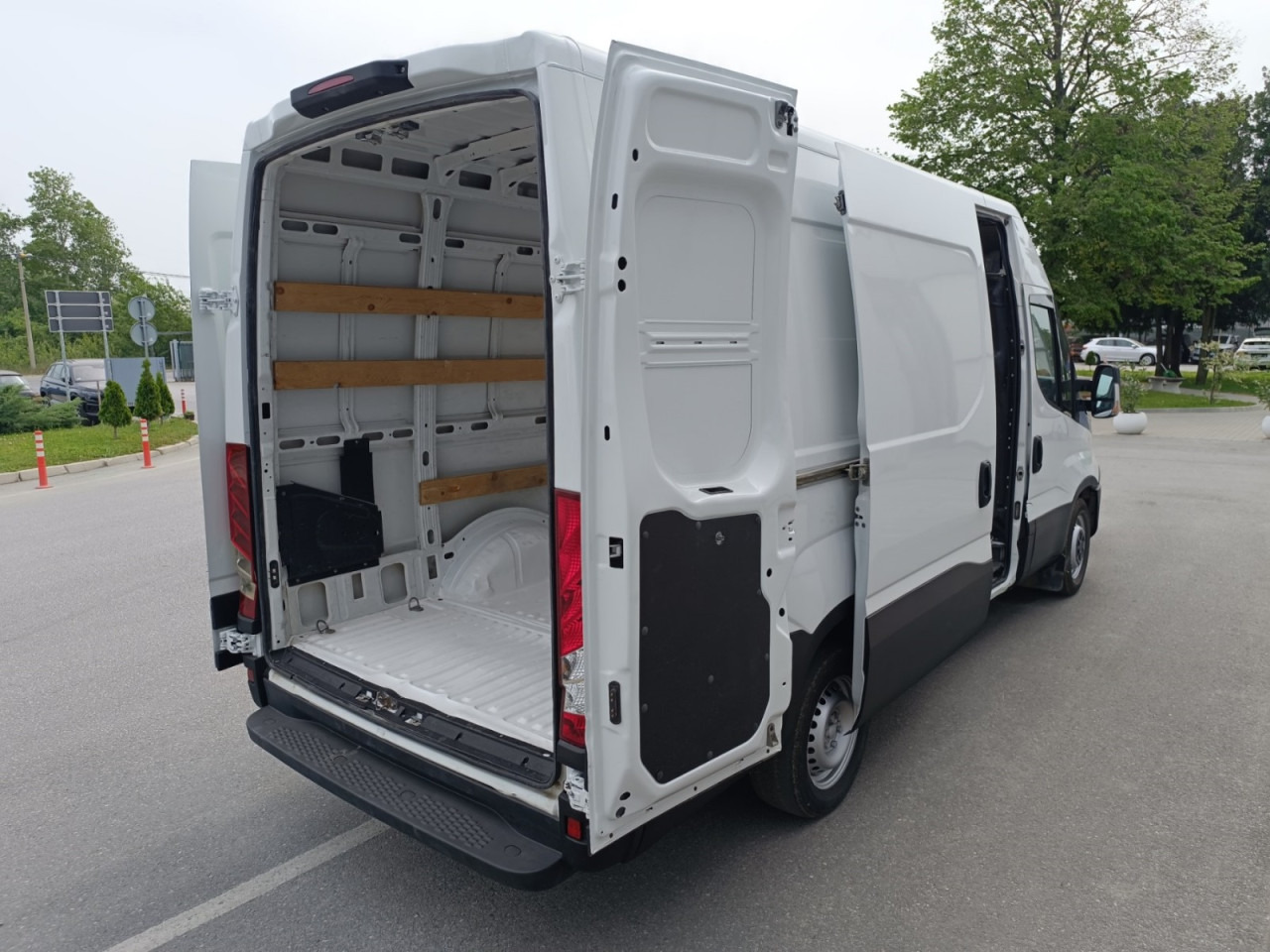 IVECO Daily 35S14N 12m3 - Varevogn: billede 2 IVECO Daily 35S14N 12m3 - Varevogn: billede 2