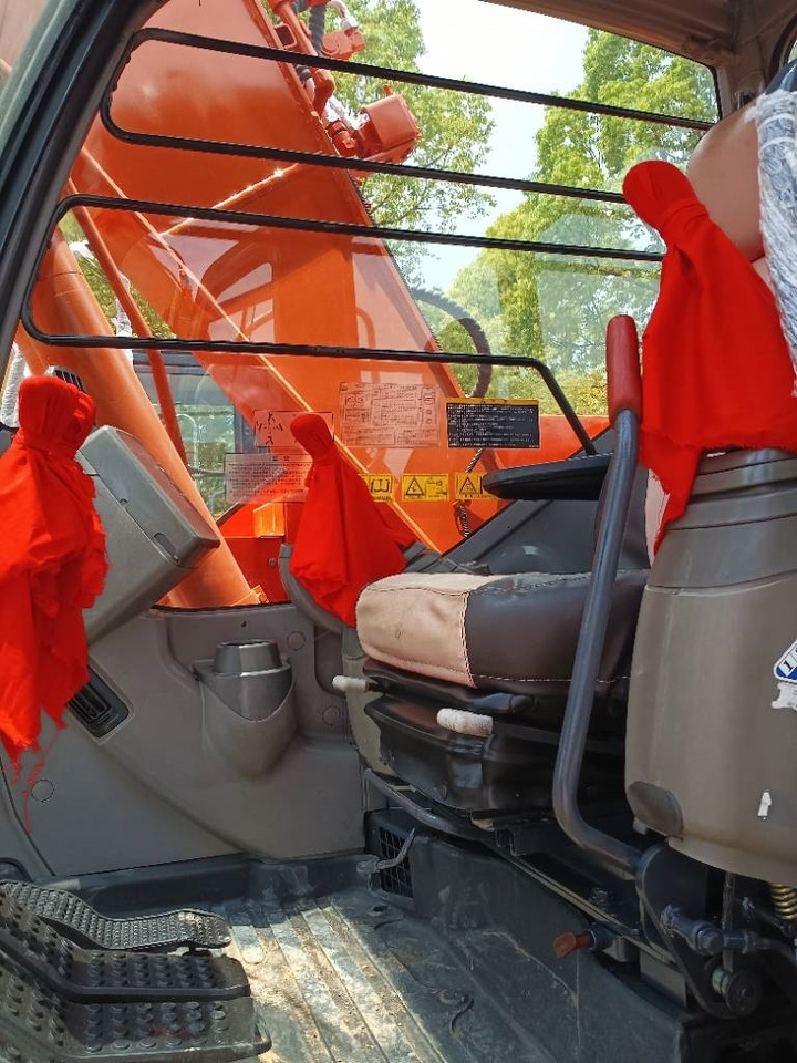 Hitachi ZX 135 U-5 - Bæltegravemaskine: billede 4 Hitachi ZX 135 U-5 - Bæltegravemaskine: billede 4