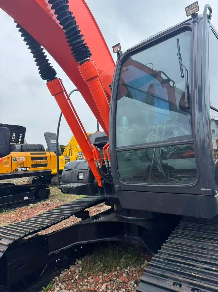 Hitachi ZX 200  - Bæltegravemaskine: billede 2 Hitachi ZX 200  - Bæltegravemaskine: billede 2