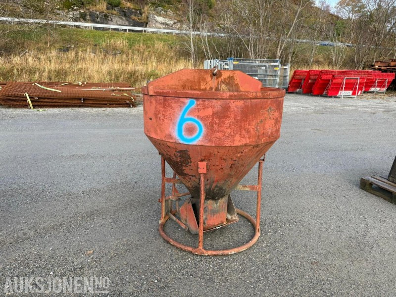 1 BETONGTOBB 750L - Bygningsudstyr: billede 1 1 BETONGTOBB 750L - Bygningsudstyr: billede 1