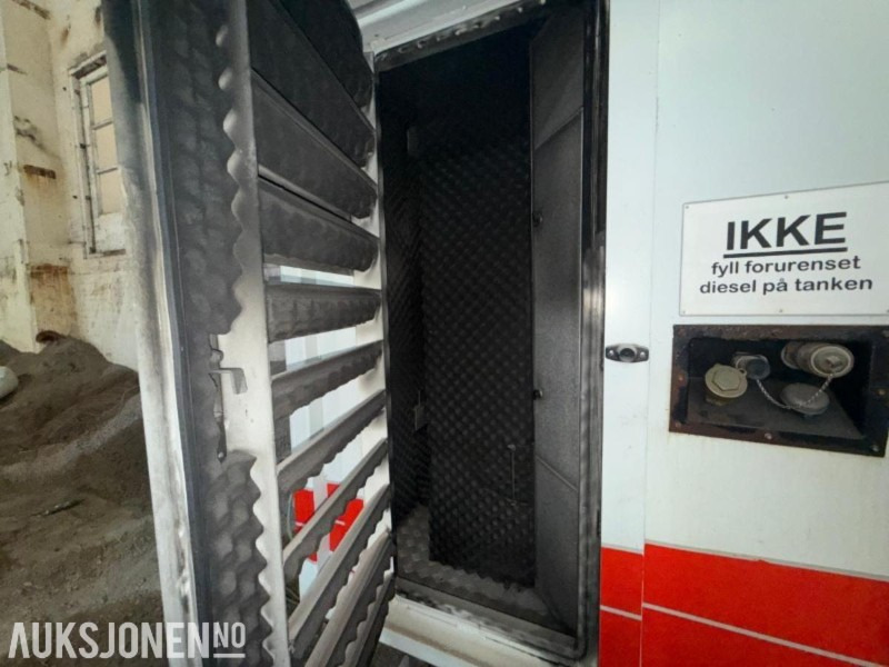 2001 SDMO JS180K aggregat - 180 kVA - Satema - 24 169 t - Biltilhenger - Bygningsudstyr: billede 4 2001 SDMO JS180K aggregat - 180 kVA - Satema - 24 169 t - Biltilhenger - Bygningsudstyr: billede 4