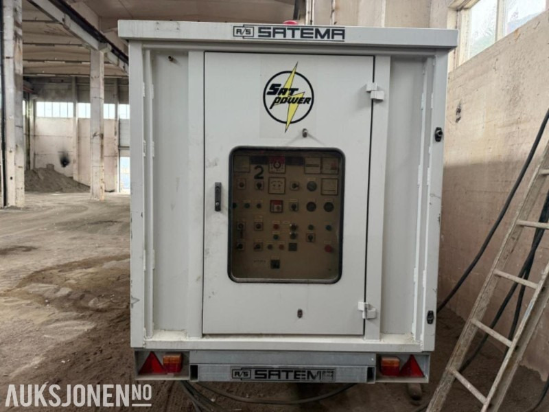 2001 SDMO JS180K aggregat - 180 kVA - Satema - 24 169 t - Biltilhenger - Bygningsudstyr: billede 3 2001 SDMO JS180K aggregat - 180 kVA - Satema - 24 169 t - Biltilhenger - Bygningsudstyr: billede 3