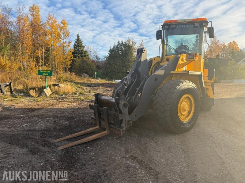 2001 Volvo L90D HJULLASTER SERVICEHISTORIKK 3.FUNKSJON PALLEGAFFEL 12716 TIMER. - Gummihjulslæsser: billede 4 2001 Volvo L90D HJULLASTER SERVICEHISTORIKK 3.FUNKSJON PALLEGAFFEL 12716 TIMER. - Gummihjulslæsser: billede 4
