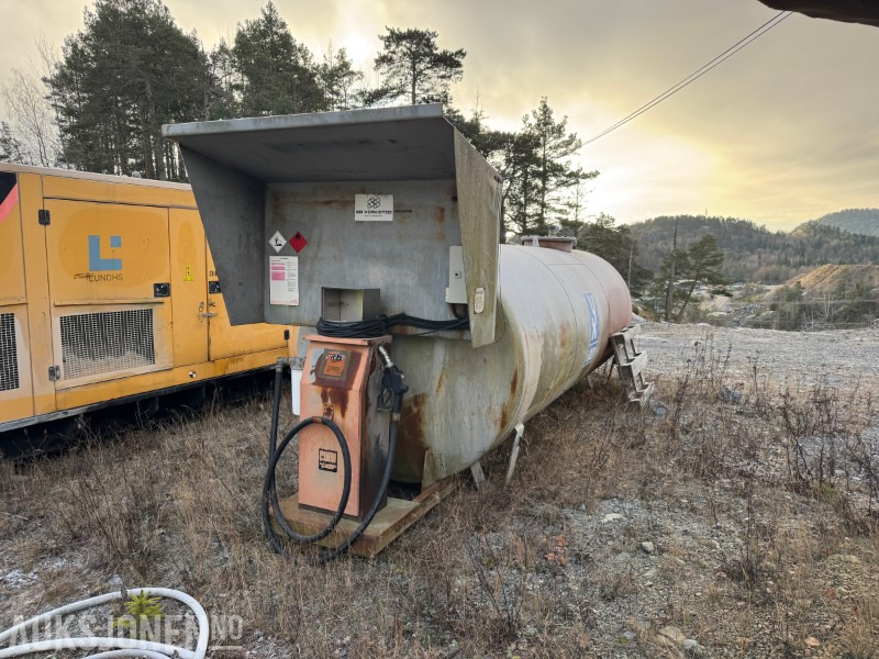 2002 Dieseltank med pumpe - Bygningsudstyr: billede 2 2002 Dieseltank med pumpe - Bygningsudstyr: billede 2