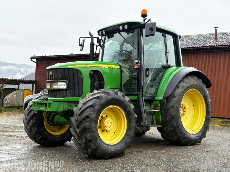 2002 John Deere 6320 - 9018 motortimer - helt nye framdekk medfølger - Traktor: billede 1 2002 John Deere 6320 - 9018 motortimer - helt nye framdekk medfølger - Traktor: billede 1