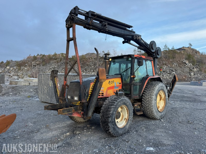 2005 Valmet 8100 Krantraktor - Hiab 099-4XS HiDuo med fjernstyring - Traktor: billede 2 2005 Valmet 8100 Krantraktor - Hiab 099-4XS HiDuo med fjernstyring - Traktor: billede 2