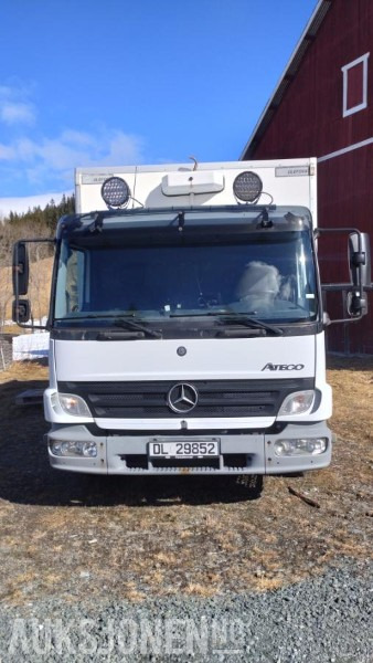 2006 Mercedes-Benz 818/33AT 7,5 skapbil ryggekamera s+v dekk kjetting - Lastbil varevogn: billede 2 2006 Mercedes-Benz 818/33AT 7,5 skapbil ryggekamera s+v dekk kjetting - Lastbil varevogn: billede 2