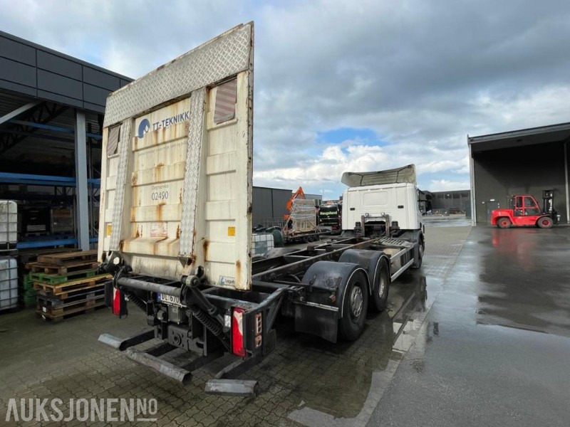 2007 Scania P 420 - Lastebil -3 akslet - VBG uttak - Containerpåbygg med løftelem, sving på siste aksling.404570 km. - Containerbil/ Veksellad lastbil: billede 4 2007 Scania P 420 - Lastebil -3 akslet - VBG uttak - Containerpåbygg med løftelem, sving på siste aksling.404570 km. - Containerbil/ Veksellad lastbil: billede 4