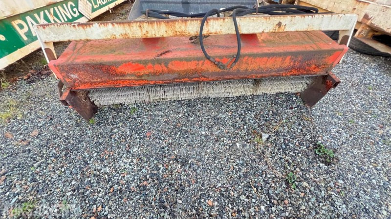 2010 Fronmontert feiekost - Bygningsudstyr: billede 4 2010 Fronmontert feiekost - Bygningsudstyr: billede 4