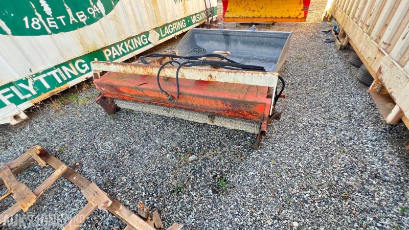 2010 Fronmontert feiekost - Bygningsudstyr: billede 1 2010 Fronmontert feiekost - Bygningsudstyr: billede 1