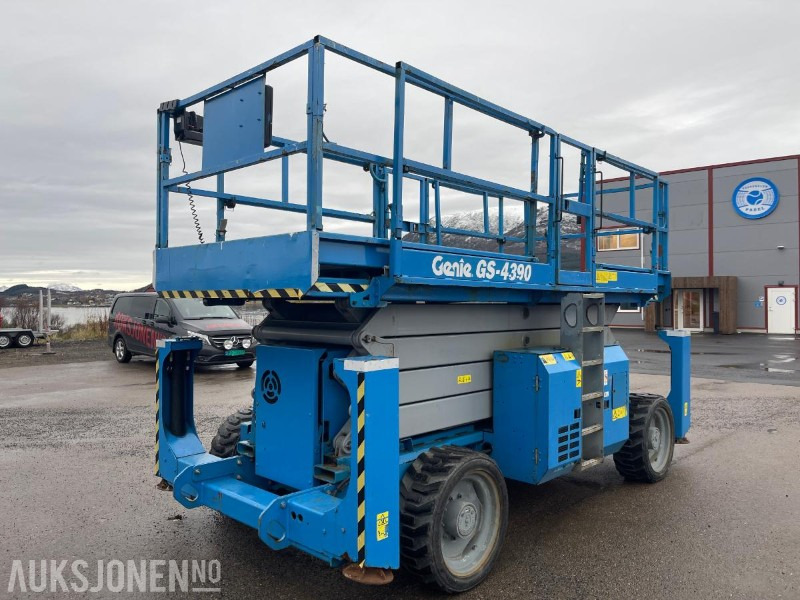 2011 Genie GS 4390 Sakselift, 1698 timer - Lift: billede 1 2011 Genie GS 4390 Sakselift, 1698 timer - Lift: billede 1