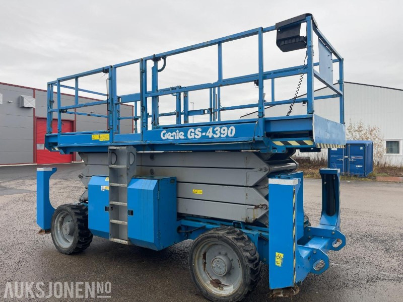 2011 Genie GS 4390 Sakselift, 1698 timer - Lift: billede 3 2011 Genie GS 4390 Sakselift, 1698 timer - Lift: billede 3