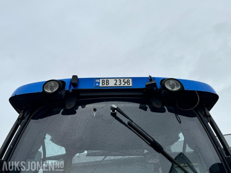 Traktor 2013 New Holland T6.160 - Frontlaster - 1 skuffe - Triangel og toppstag - TRI piggdekk og landbruksdekk: billede 22 Traktor 2013 New Holland T6.160 - Frontlaster - 1 skuffe - Triangel og toppstag - TRI piggdekk og landbruksdekk: billede 22