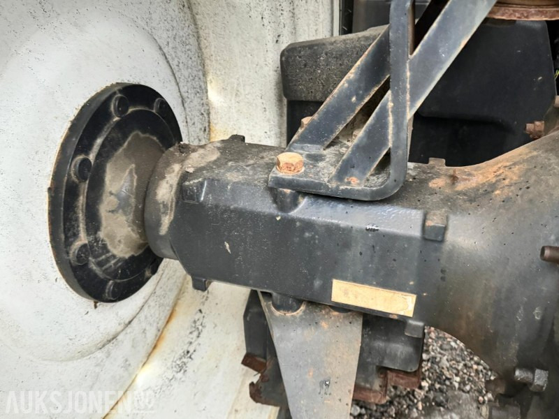 Traktor 2013 New Holland T6.160 - Frontlaster - 1 skuffe - Triangel og toppstag - TRI piggdekk og landbruksdekk: billede 20 Traktor 2013 New Holland T6.160 - Frontlaster - 1 skuffe - Triangel og toppstag - TRI piggdekk og landbruksdekk: billede 20