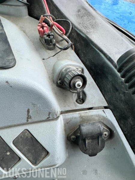 Traktor 2013 New Holland T6.160 - Frontlaster - 1 skuffe - Triangel og toppstag - TRI piggdekk og landbruksdekk: billede 41 Traktor 2013 New Holland T6.160 - Frontlaster - 1 skuffe - Triangel og toppstag - TRI piggdekk og landbruksdekk: billede 41