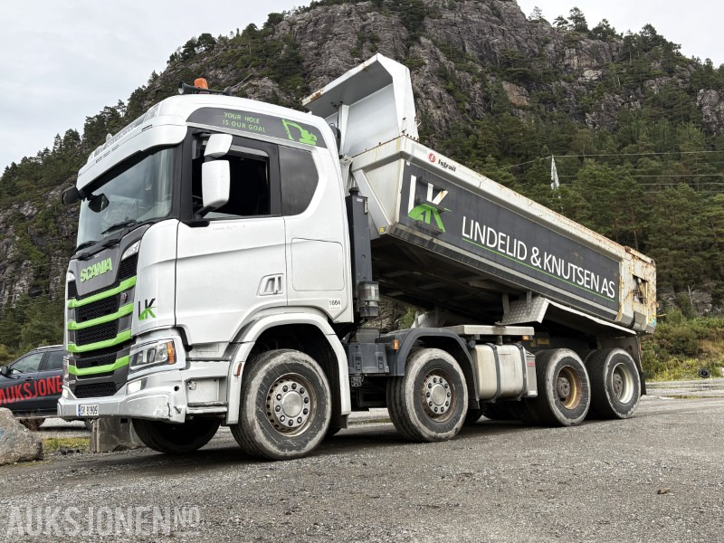 2018 Scania R500 tippbil - 8X4 - Istrail m/hydraulisk stor baklem - rullestolheis - MYE utstyr på denne bilen - Tipvogn lastbil: billede 1 2018 Scania R500 tippbil - 8X4 - Istrail m/hydraulisk stor baklem - rullestolheis - MYE utstyr på denne bilen - Tipvogn lastbil: billede 1