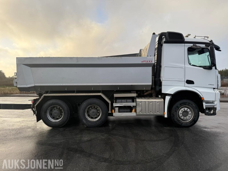2020 Mercedes-Benz Arocs 2653 DUMPERBIL - GULLAVTALE - LAV KM. - Tipvogn lastbil: billede 3 2020 Mercedes-Benz Arocs 2653 DUMPERBIL - GULLAVTALE - LAV KM. - Tipvogn lastbil: billede 3