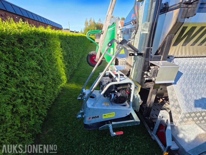 2024 Brian James Trailers A-Type asfalthenger med 2021 Svepac F 90A vibroplate 2.9kW, 2022 Honda EU22i strømaggregat og utstyr - Bygningsudstyr: billede 5 2024 Brian James Trailers A-Type asfalthenger med 2021 Svepac F 90A vibroplate 2.9kW, 2022 Honda EU22i strømaggregat og utstyr - Bygningsudstyr: billede 5