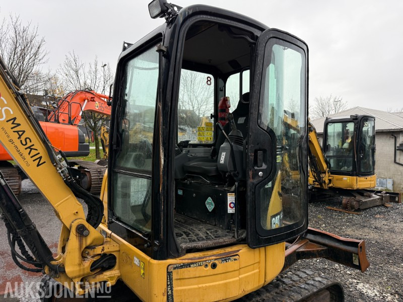 Cat 303.5E - Minigraver - SMP hurtigfeste S40 - SMP graveskuff + smalskuff - 7204 timer - Minigravemaskine: billede 2 Cat 303.5E - Minigraver - SMP hurtigfeste S40 - SMP graveskuff + smalskuff - 7204 timer - Minigravemaskine: billede 2