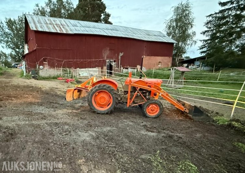 Fiat 411r med bakmontert skjær og frontlaster - Traktor: billede 5 Fiat 411r med bakmontert skjær og frontlaster - Traktor: billede 5