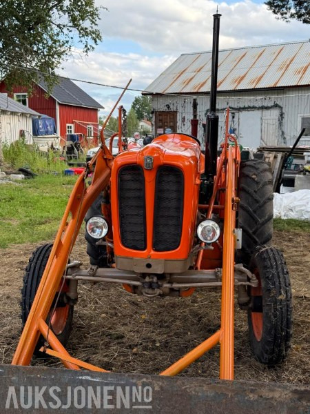 Fiat 411r med bakmontert skjær og frontlaster - Traktor: billede 4 Fiat 411r med bakmontert skjær og frontlaster - Traktor: billede 4
