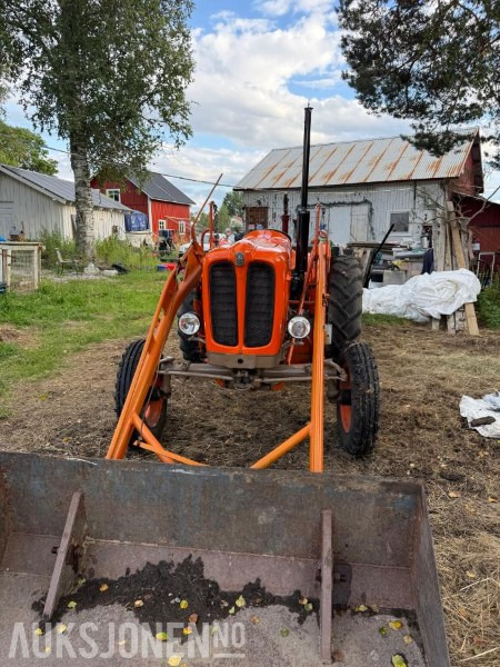 Fiat 411r med bakmontert skjær og frontlaster - Traktor: billede 3 Fiat 411r med bakmontert skjær og frontlaster - Traktor: billede 3