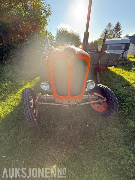 Fiat 411r med bakmontert skjær og frontlaster - Traktor: billede 2 Fiat 411r med bakmontert skjær og frontlaster - Traktor: billede 2