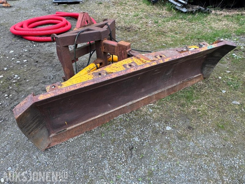 Hydraulisk Brøyteskjær til traktor og hjullaster - bredde 2720 mm - Volvo BM og Triangelfeste - Landbrugsmaskine: billede 3 Hydraulisk Brøyteskjær til traktor og hjullaster - bredde 2720 mm - Volvo BM og Triangelfeste - Landbrugsmaskine: billede 3