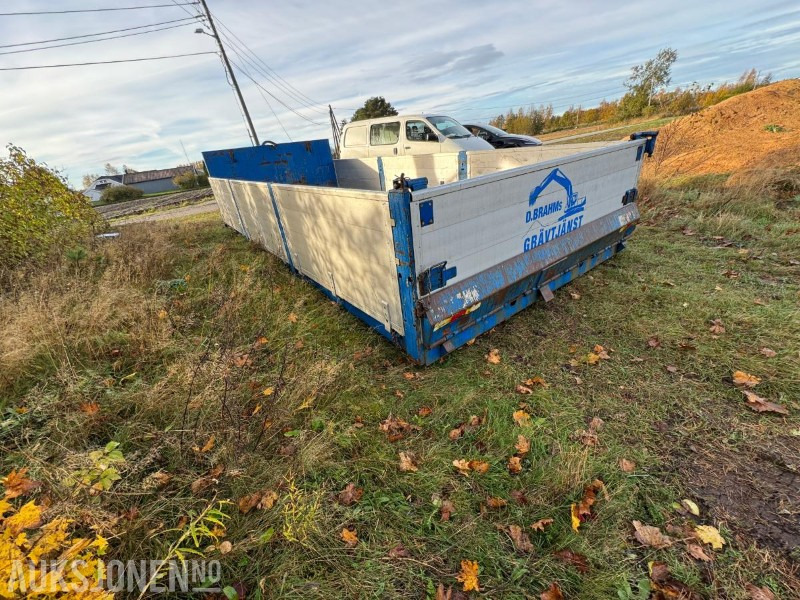 Sisu Lemflak / krokløftcontainer luftbaklem – strølem følger med - Lastbil: billede 4 Sisu Lemflak / krokløftcontainer luftbaklem – strølem følger med - Lastbil: billede 4