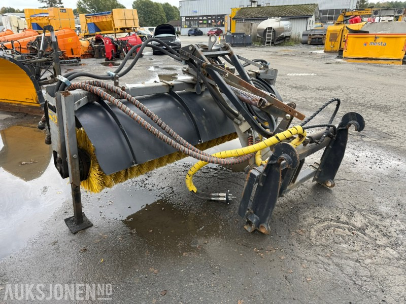 2001 Holms SH 2,5 Feiekost m/ BM feste - Udstyr for Entreprenørmaskin: billede 3 2001 Holms SH 2,5 Feiekost m/ BM feste - Udstyr for Entreprenørmaskin: billede 3