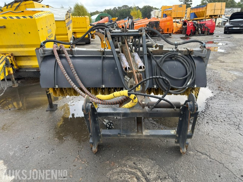 2001 Holms SH 2,5 Feiekost m/ BM feste - Udstyr for Entreprenørmaskin: billede 2 2001 Holms SH 2,5 Feiekost m/ BM feste - Udstyr for Entreprenørmaskin: billede 2